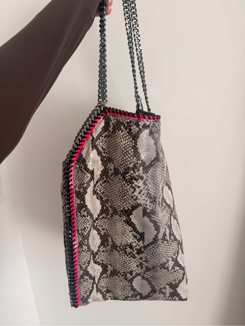 Stella McCartney faux python Falabella bag with pink trim - Picture 4 of 4